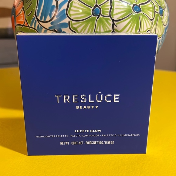 TRESLUCE BEAUTY HIGHLIGHTER PALETTE - Picture 4 of 4